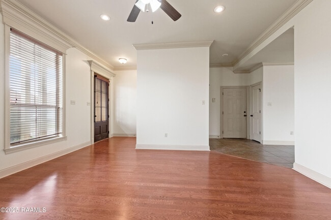 Building Photo - 126 Onyx St