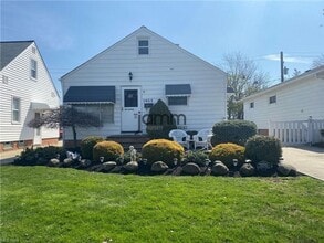 Building Photo - 1653 Woodhurst Ave