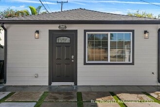 Building Photo - 940 E Anahurst Pl