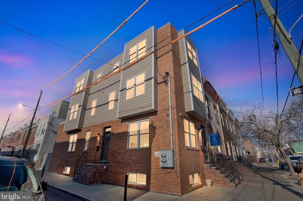Primary Photo - 2126 S 4th St
