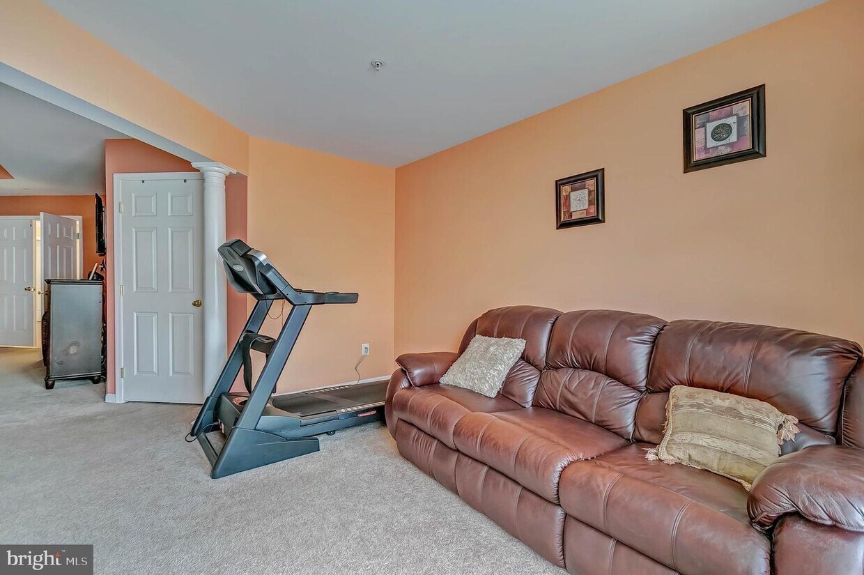 Foto principal - 7303 Gambier Dr