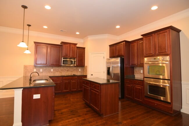 Building Photo - Huge 5 Bed/4 Bath Home Near Ft. Gordon