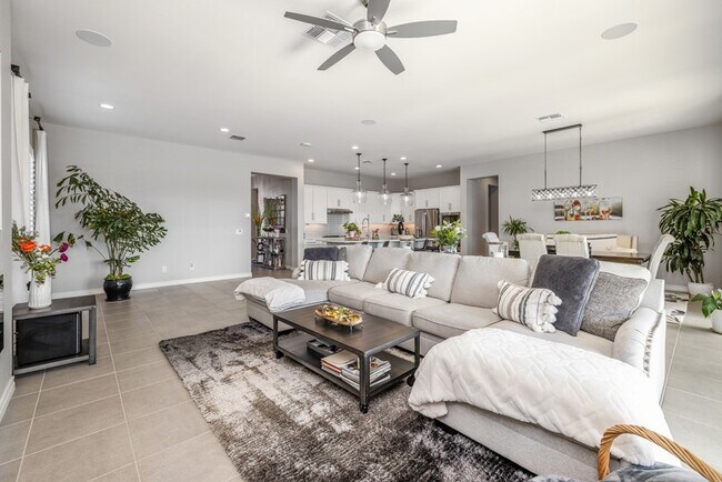 Building Photo - LUXURIOUS HOME IN SAN TAN VALLEY!