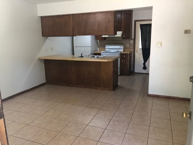 Building Photo - 118 Briarwood Cir