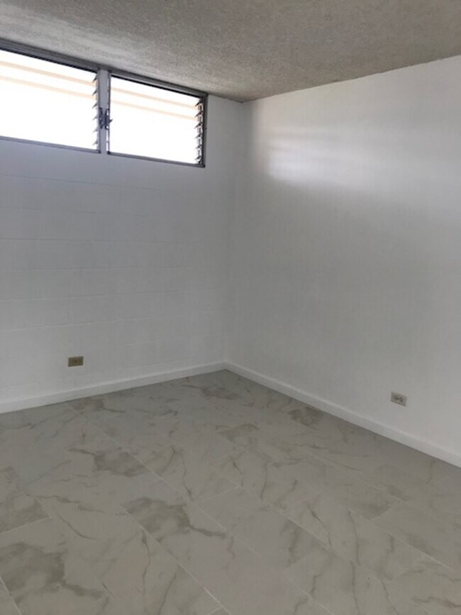 Foto del edificio - 2-bedrrom, 1-bath Lakeview Gardens