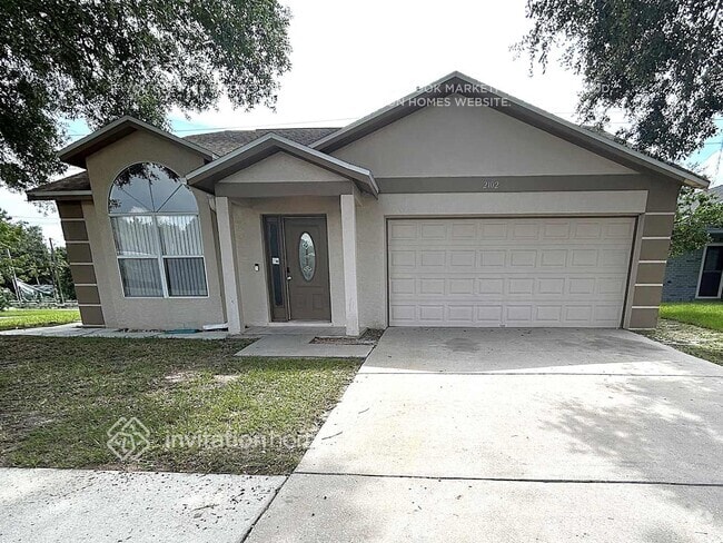 Building Photo - 2102 Ridgemore Dr
