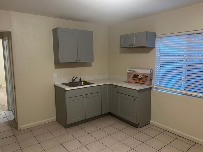 Building Photo - 5527 Bolivar St