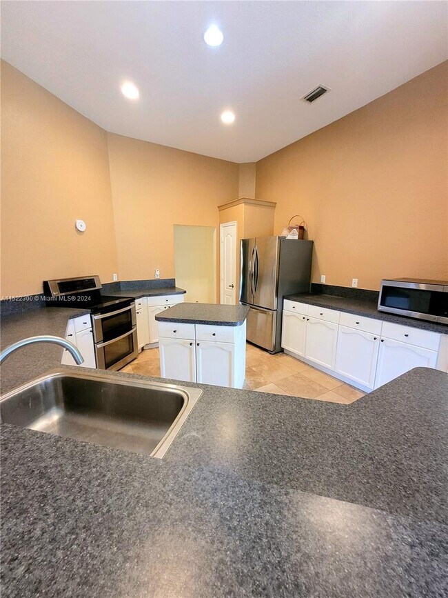 Foto del edificio - 7534 Coconut Blvd