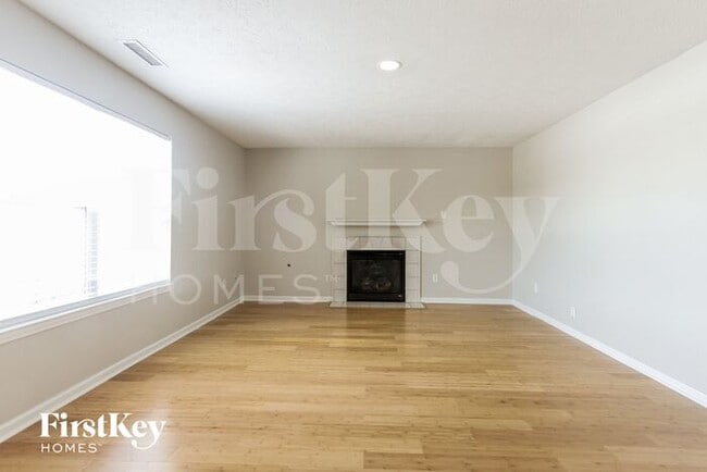 Building Photo - 8588 N Springview Dr