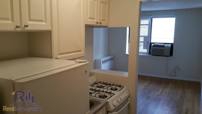 Building Photo - 1729 1st Ave