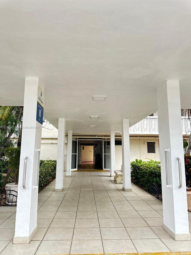 Foto del edificio - 2920 Point E Dr