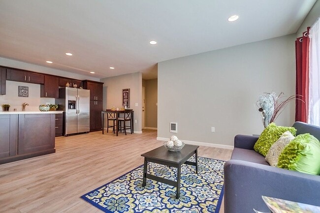 Building Photo - 360 Rosecrans St