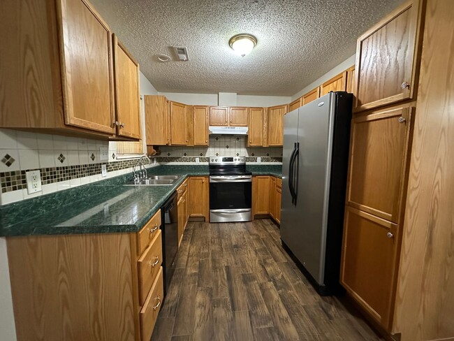 Building Photo - Peaceful Single-Level Living in a Charming Kodak Neighborhood