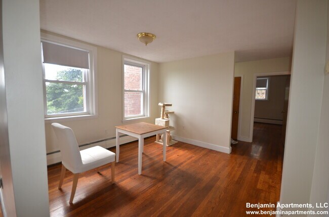 Building Photo - 316 Tappan St