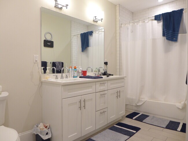 Foto del edificio - 1884 Washington St