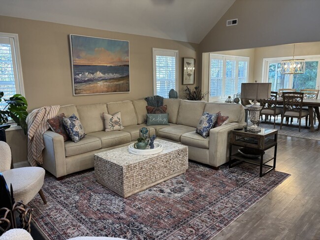 Foto del edificio - Gorgeous Furnished home in Morehead City!