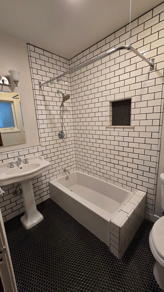 Foto del edificio - 1288 N Los Robles Ave
