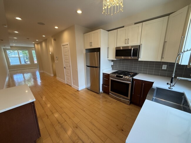 Building Photo - 707 18th St NE