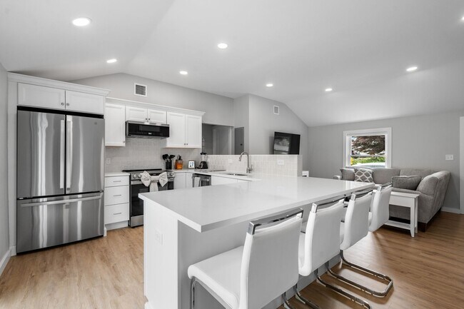Building Photo - Newly renovated Winter Rental between Long Beach and Good Harbor!