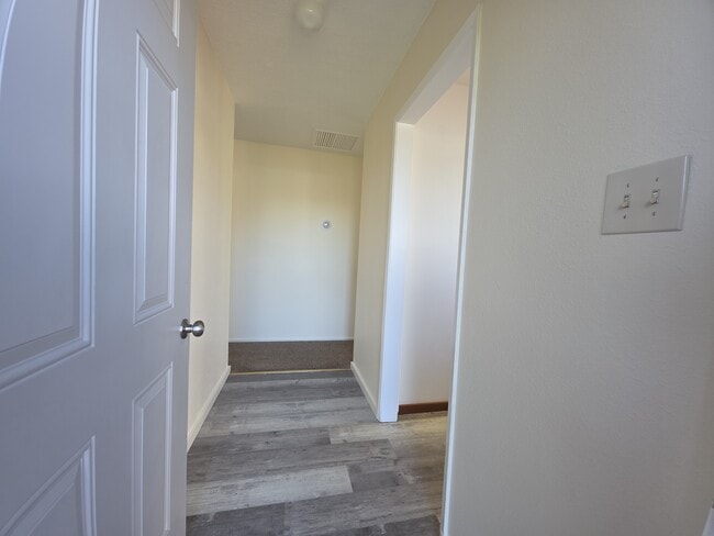 Building Photo - 620 Manahan Ct