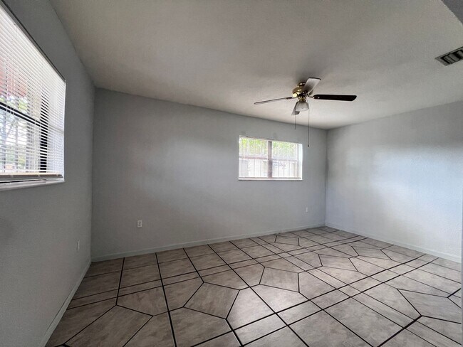 Foto del edificio - Charming 3 bed 1 bath Single Family Home w...