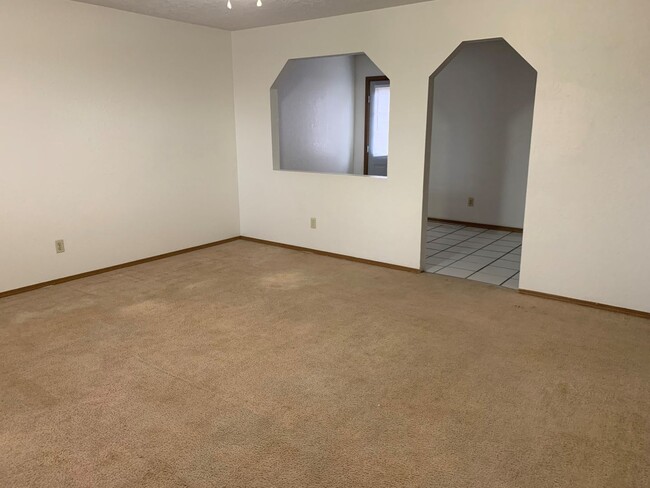 Building Photo - Finished Walk Out Basement and Fenced Back...