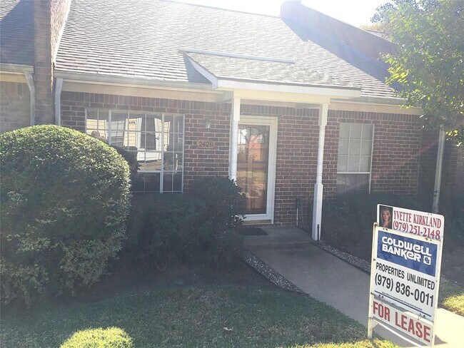Building Photo - 2420 Stone Hollow Dr