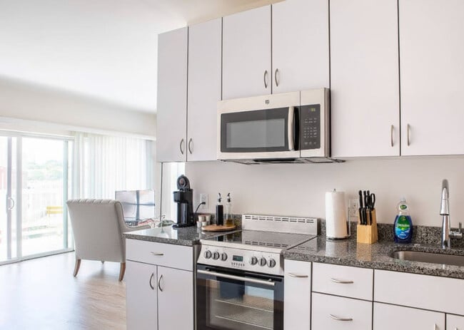 Building Photo - 1640 N Water St