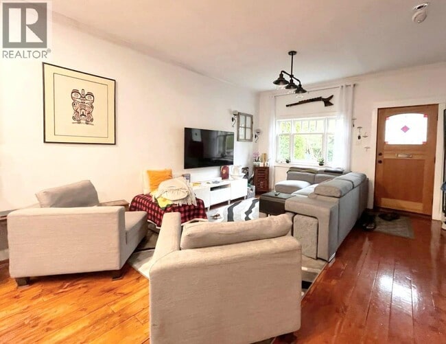 Building Photo - 515 Salsbury Dr