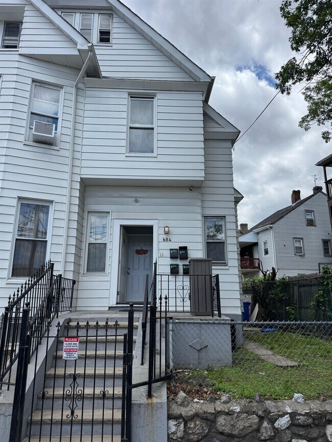 Building Photo - 682-684 E 18th St