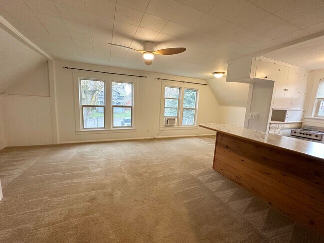 Building Photo - 808 East 5th Avenue