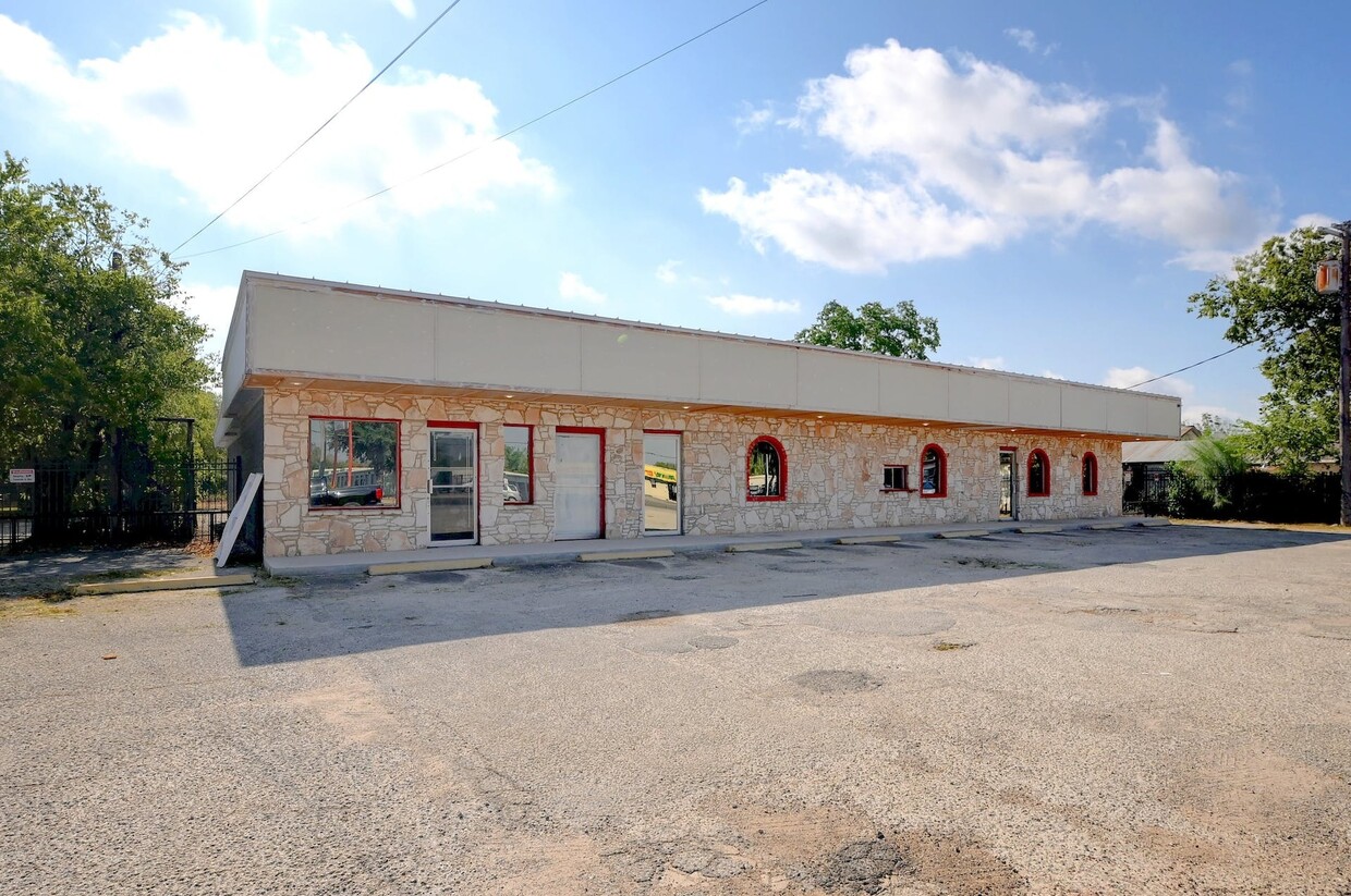 Primary Photo - 2200 S WW White Rd