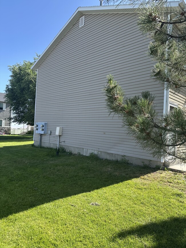 Building Photo - 707 Ry Ln