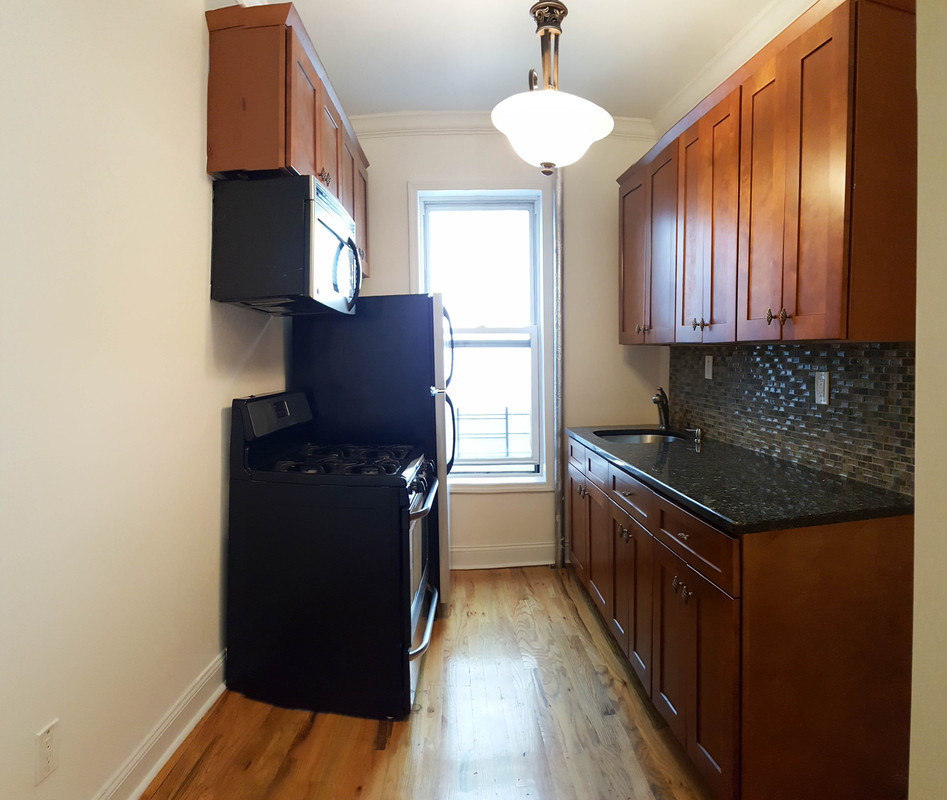Primary Photo - 864 Nostrand Ave
