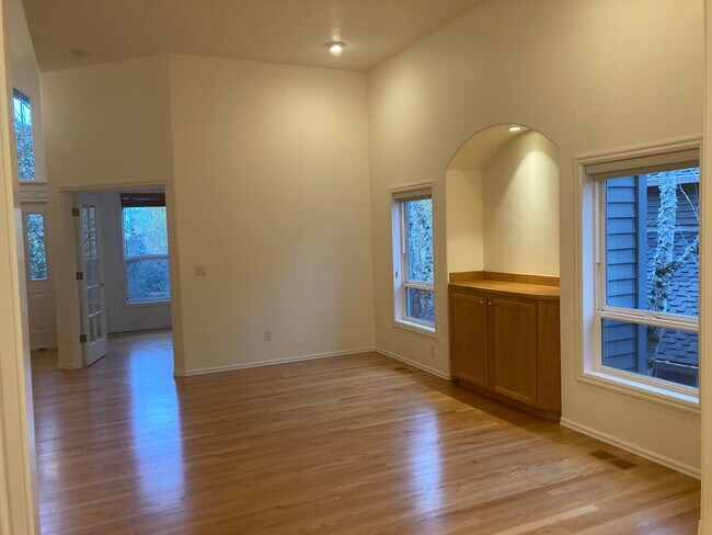 Foto del edificio - $1000 off First Full Month Rent! Beautiful...
