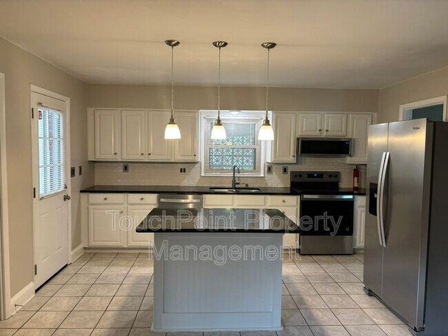 Building Photo - 5027 Dogwood Pl