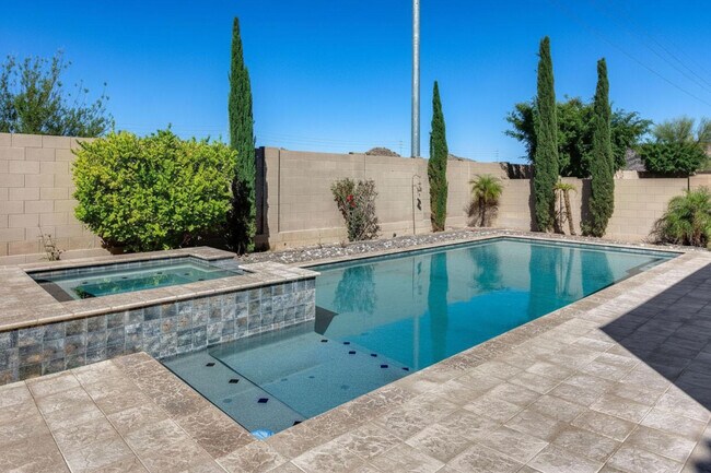 Foto del edificio - 5826 W Plum Rd