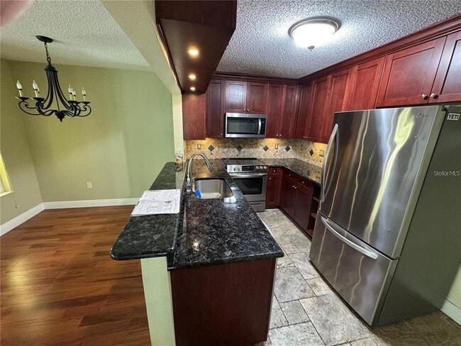 Building Photo - 1400 Pine Glen Ln