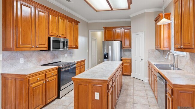 Foto del edificio - 10741 Hillmont Ave