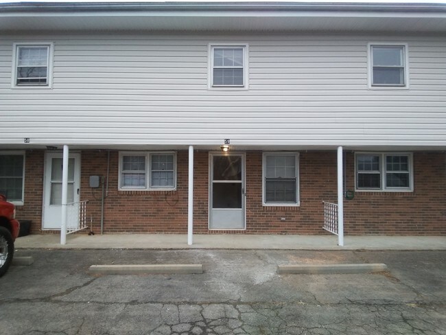 Building Photo - 96 Poplar St