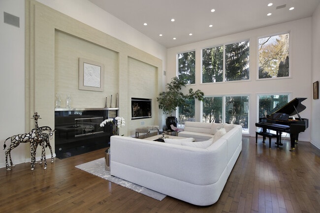 Building Photo - 2510 Hybernia Dr