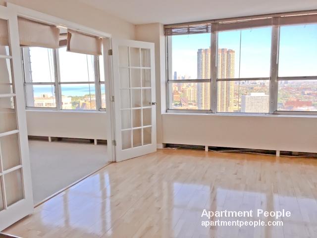 Foto del edificio - 655 W Irving Park Rd