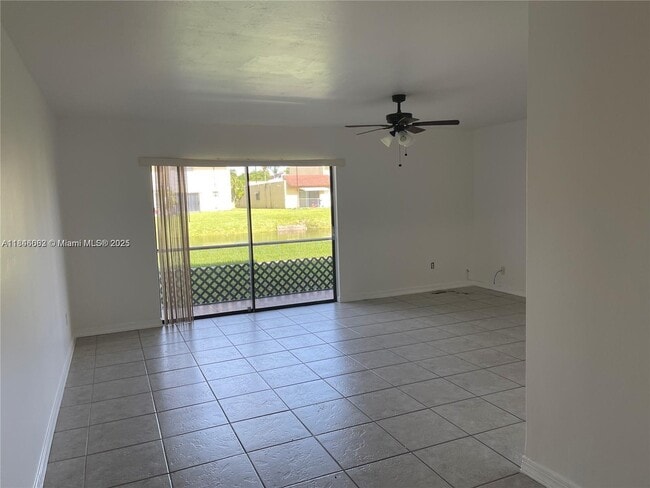 Building Photo - 10389 N Kendall Dr