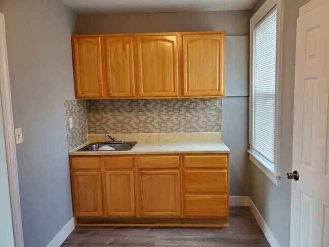 kitchen - 2867 Long Beach Rd