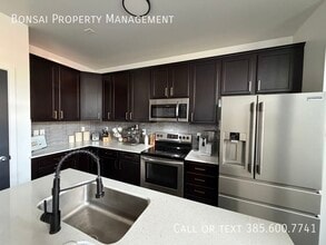 Building Photo - 860 San Savino Way