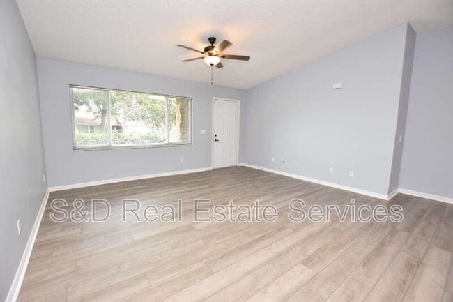 Foto del edificio - 6305 Christina Groves Cir E