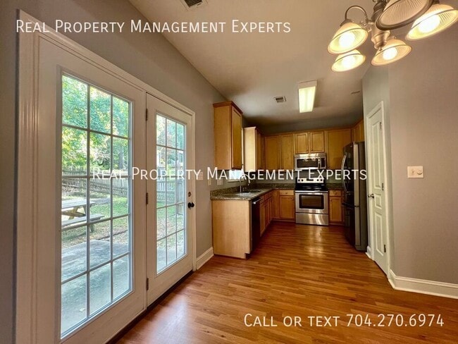 Photo - 10102 Old Carolina Dr House