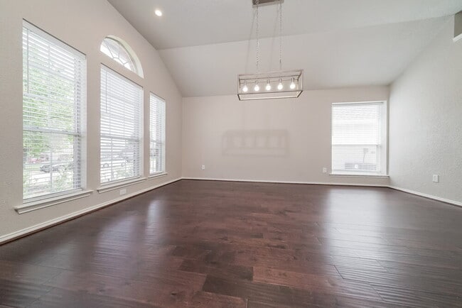 Foto del edificio - 1005 Fort Apache Dr