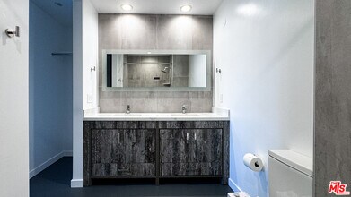 Building Photo - 1912 Broadway