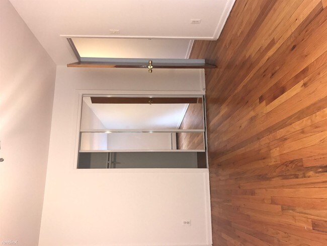 Building Photo - 3 br, 1.5 bath Apartment - 2750 Johnson Ave